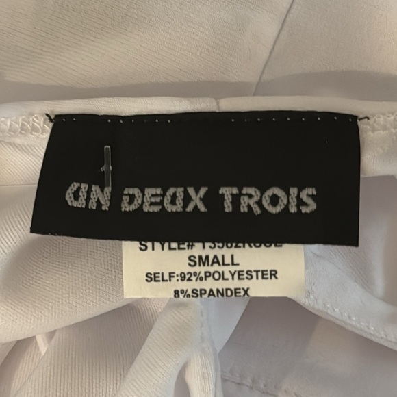 NWT Un Deax Trois Women’s White Halter Top Cold Shoulder T-Shirt Size Small - Picture 4 of 6